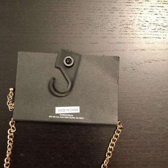 Free press necklace - Picture 5 of 8